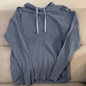 Women’s Under Armor loose fit hooded pull over - size XL